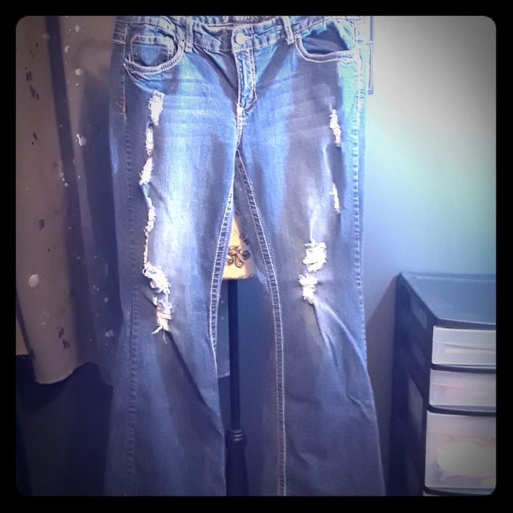 🎄RUE 21 Premiere destroyed flare jeans